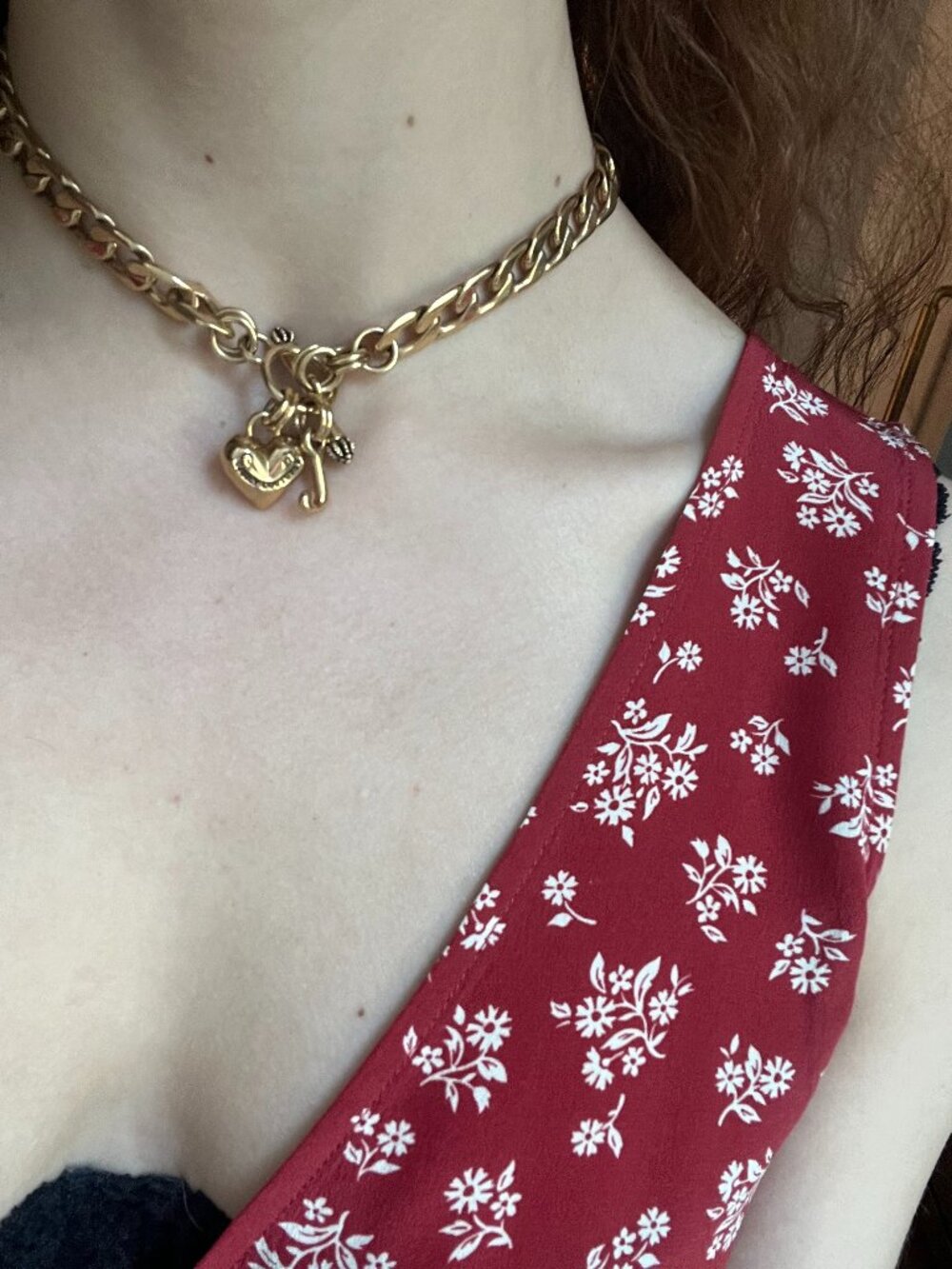Y2K Vintage Juicy Couture Gold-Tone Toggle Choker Necklace with Heart Charm